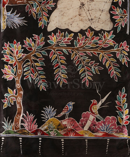 Black_And_Offwhite_Handloom_Hand_Batik_Mulberry_Silk_Saree_With_Tree_Motif_On_Border_And_Pallu_WeaverStory_05