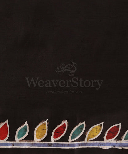 Black_And_Offwhite_Handloom_Hand_Batik_Mulberry_Silk_Saree_With_Tree_Motif_On_Border_And_Pallu_WeaverStory_06