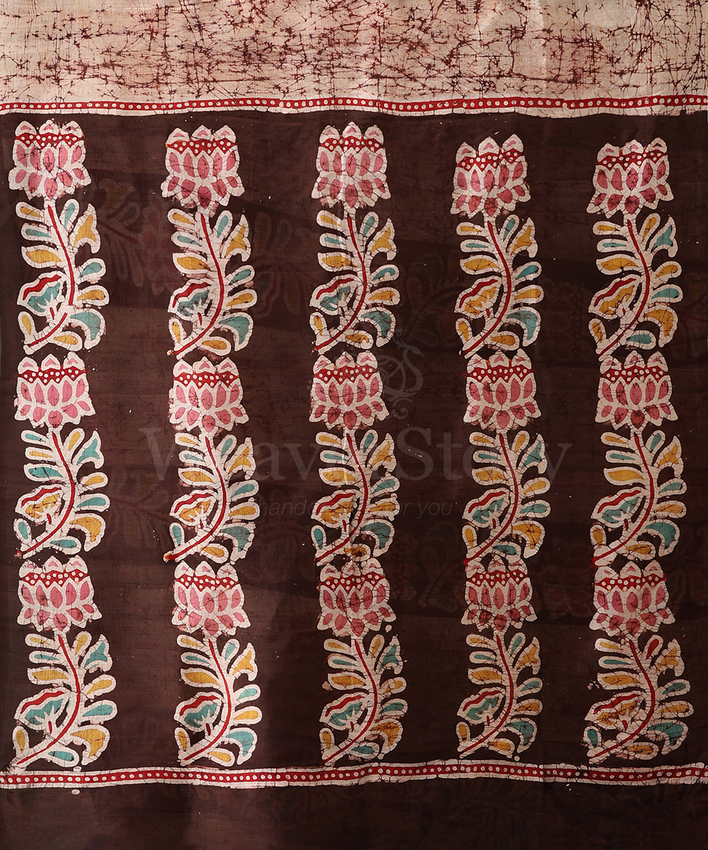 Handloom_Peach_And_Brown_Hand_Batik_Mulberry_Silk_Saree_With_Lotus_Motifs_On_Pallu_WeaverStory_05