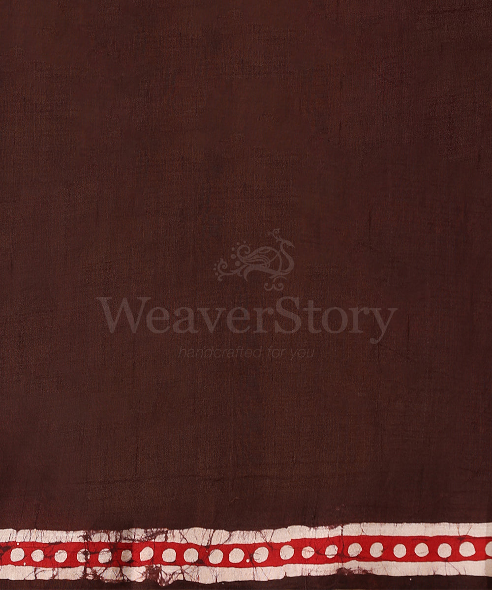 Handloom_Peach_And_Brown_Hand_Batik_Mulberry_Silk_Saree_With_Lotus_Motifs_On_Pallu_WeaverStory_06