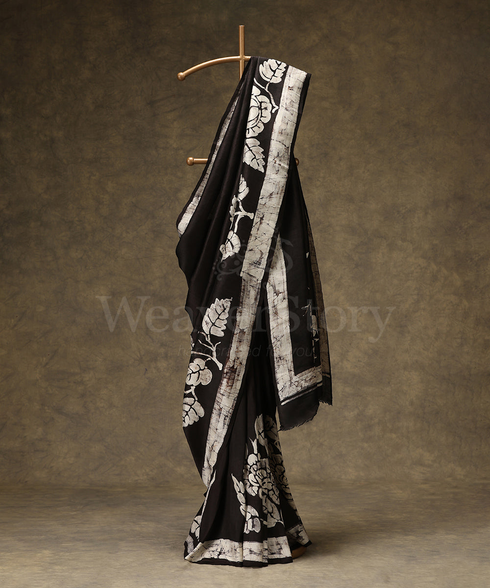 Handloom_Black_Hand_Batik_Mulberry_Silk_Saree_With_White_Border_And_Leaf_Motifs_WeaverStory_01