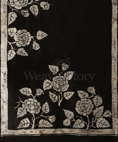 Handloom_Black_Hand_Batik_Mulberry_Silk_Saree_With_White_Border_And_Leaf_Motifs_WeaverStory_05