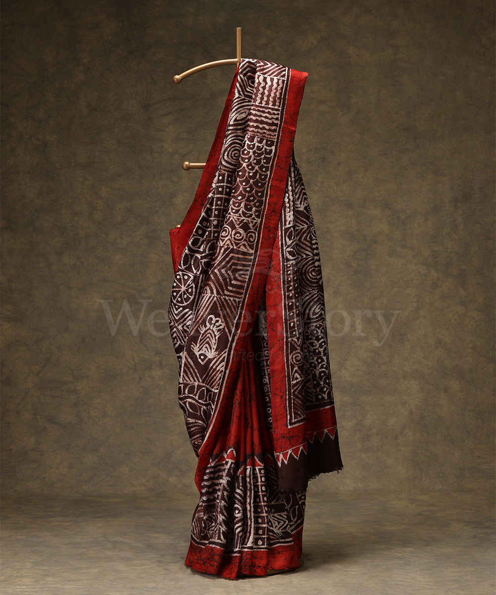 Handloom_Black_And_Red_Hand_Batik_Mulberry_Silk_Saree_With_Fish_Motifs_WeaverStory_01