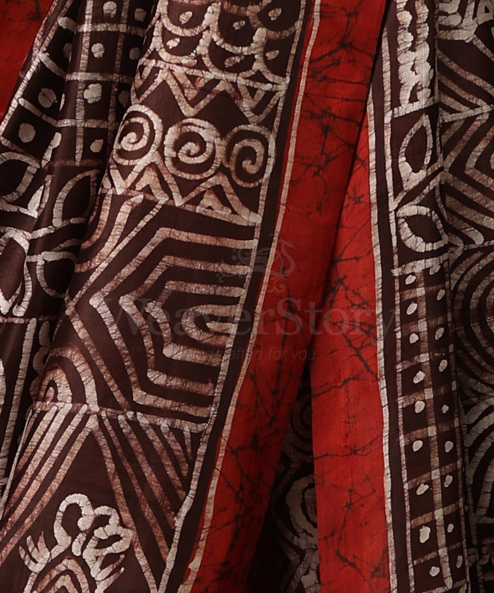 Handloom_Black_And_Red_Hand_Batik_Mulberry_Silk_Saree_With_Fish_Motifs_WeaverStory_04