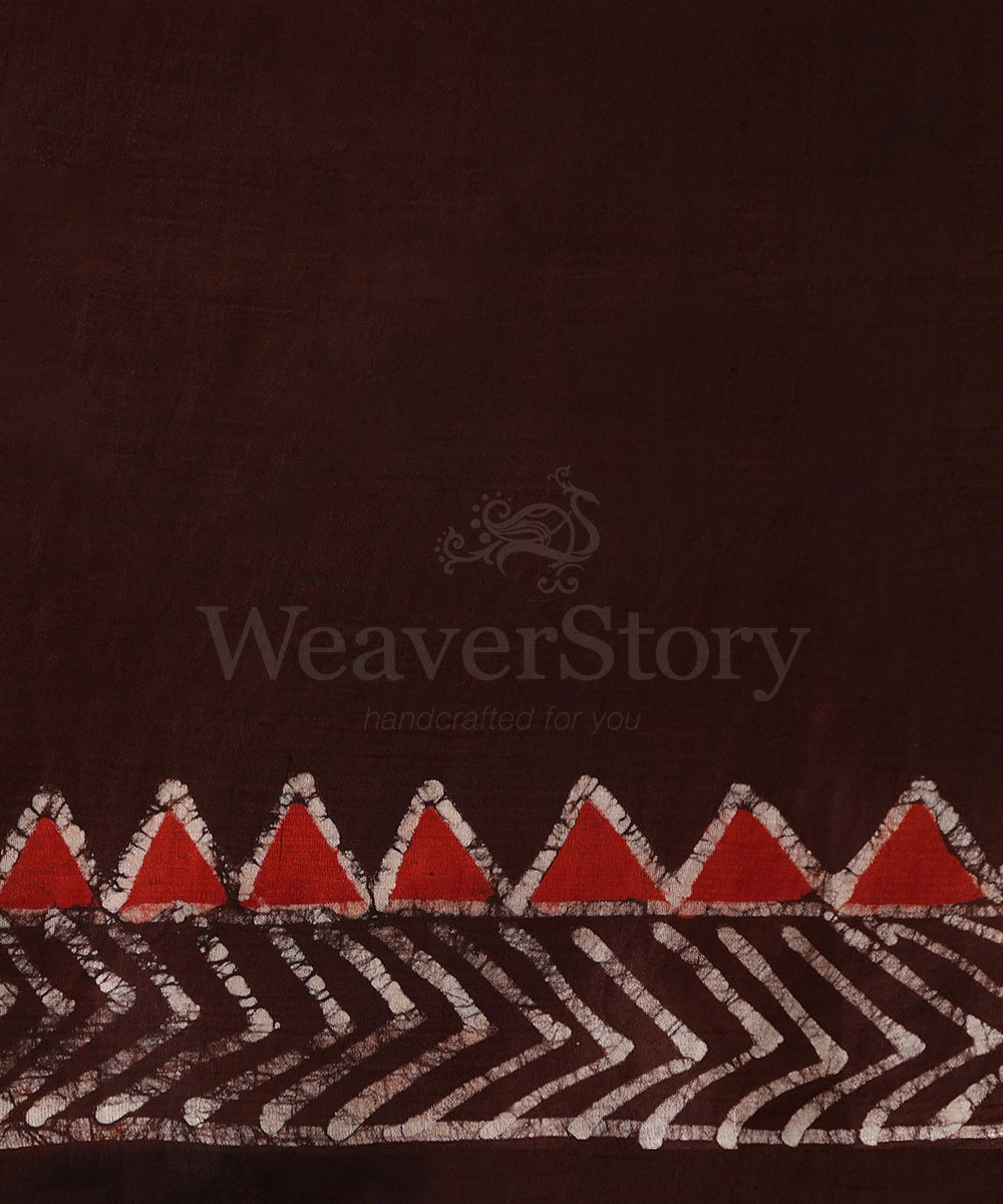 Handloom_Black_And_Red_Hand_Batik_Mulberry_Silk_Saree_With_Fish_Motifs_WeaverStory_06