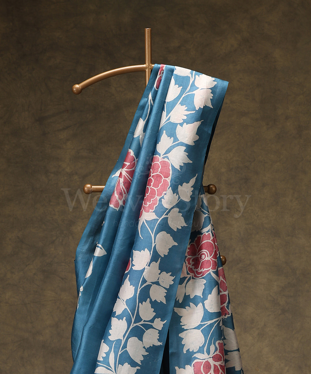 Blue_And_Offwhite_Handloom_Hand_Batik_Mulberry_Silk_Saree_With_Leaf_Motifs_WeaverStory_02