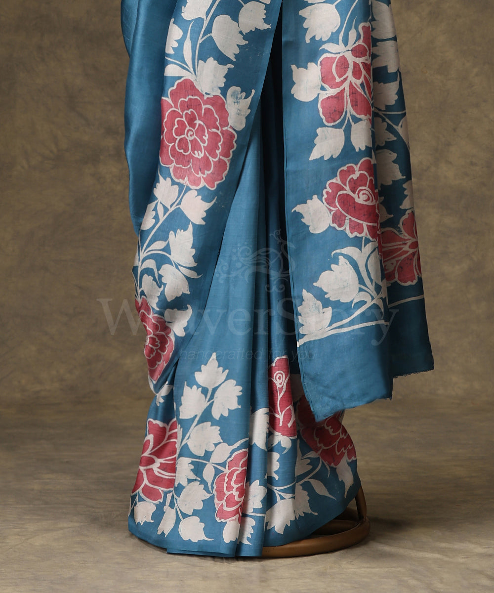 Blue_And_Offwhite_Handloom_Hand_Batik_Mulberry_Silk_Saree_With_Leaf_Motifs_WeaverStory_03