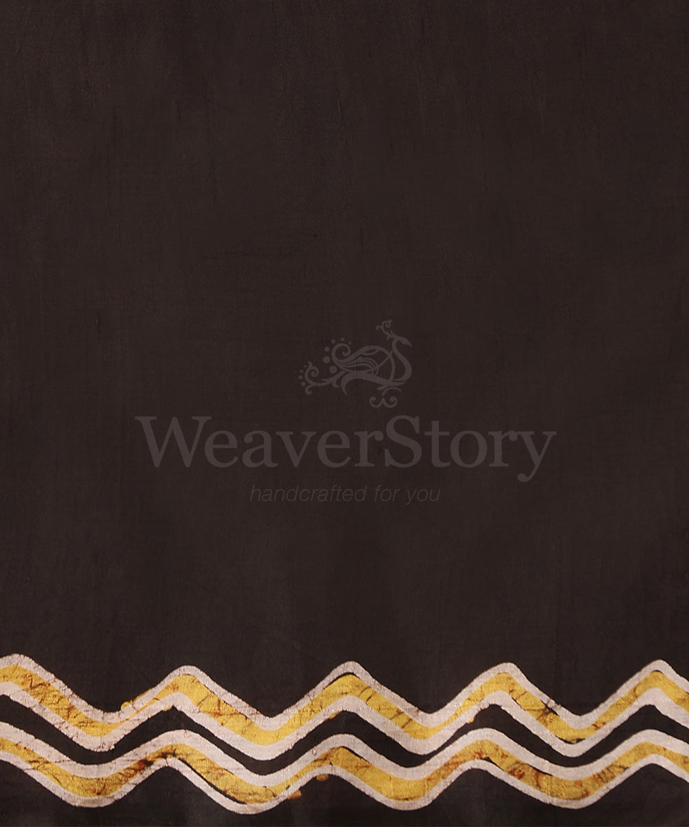 Handloom_Black_And_Yellow_Hand_Batik_Mulberry_Silk_Saree_With_Zig_Zag_Border_And_Pallu_WeaverStory_06