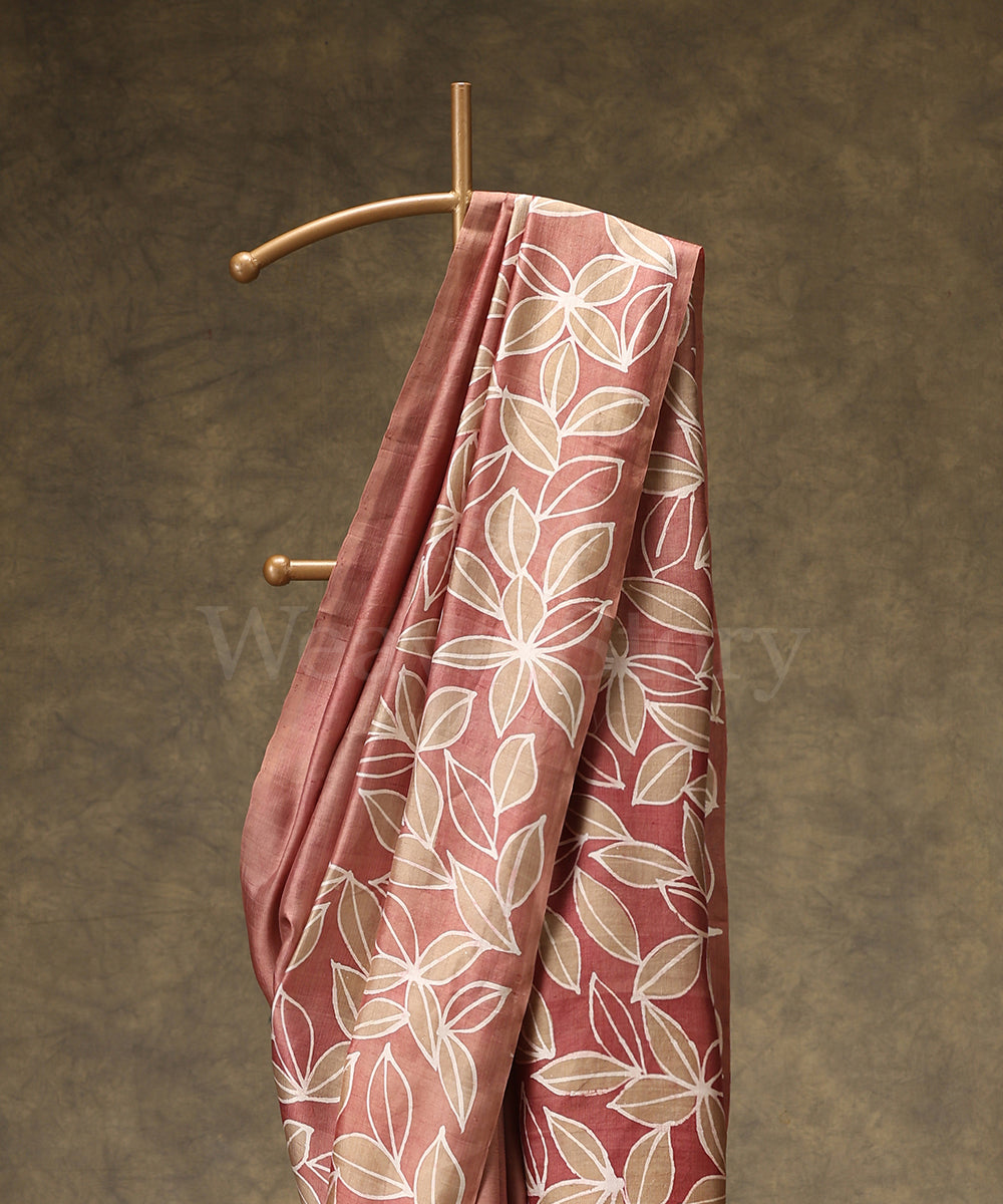 Old_Rose_Handloom_Hand_Batik_Mulberry_Silk_Saree_With_Leaf_Motif_On_Border_WeaverStory_02