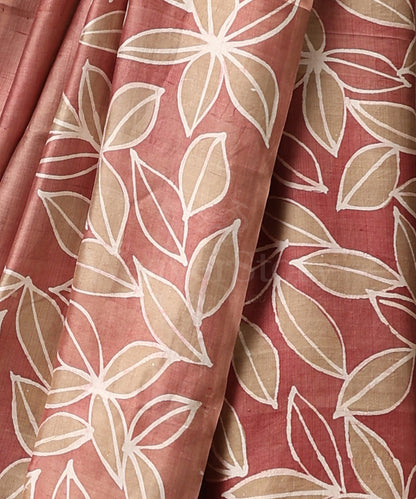 Old_Rose_Handloom_Hand_Batik_Mulberry_Silk_Saree_With_Leaf_Motif_On_Border_WeaverStory_04