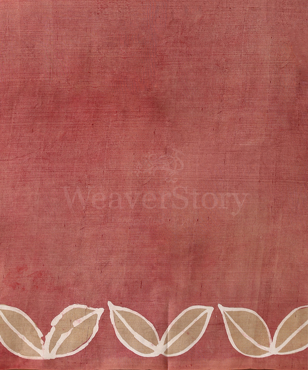 Old_Rose_Handloom_Hand_Batik_Mulberry_Silk_Saree_With_Leaf_Motif_On_Border_WeaverStory_06