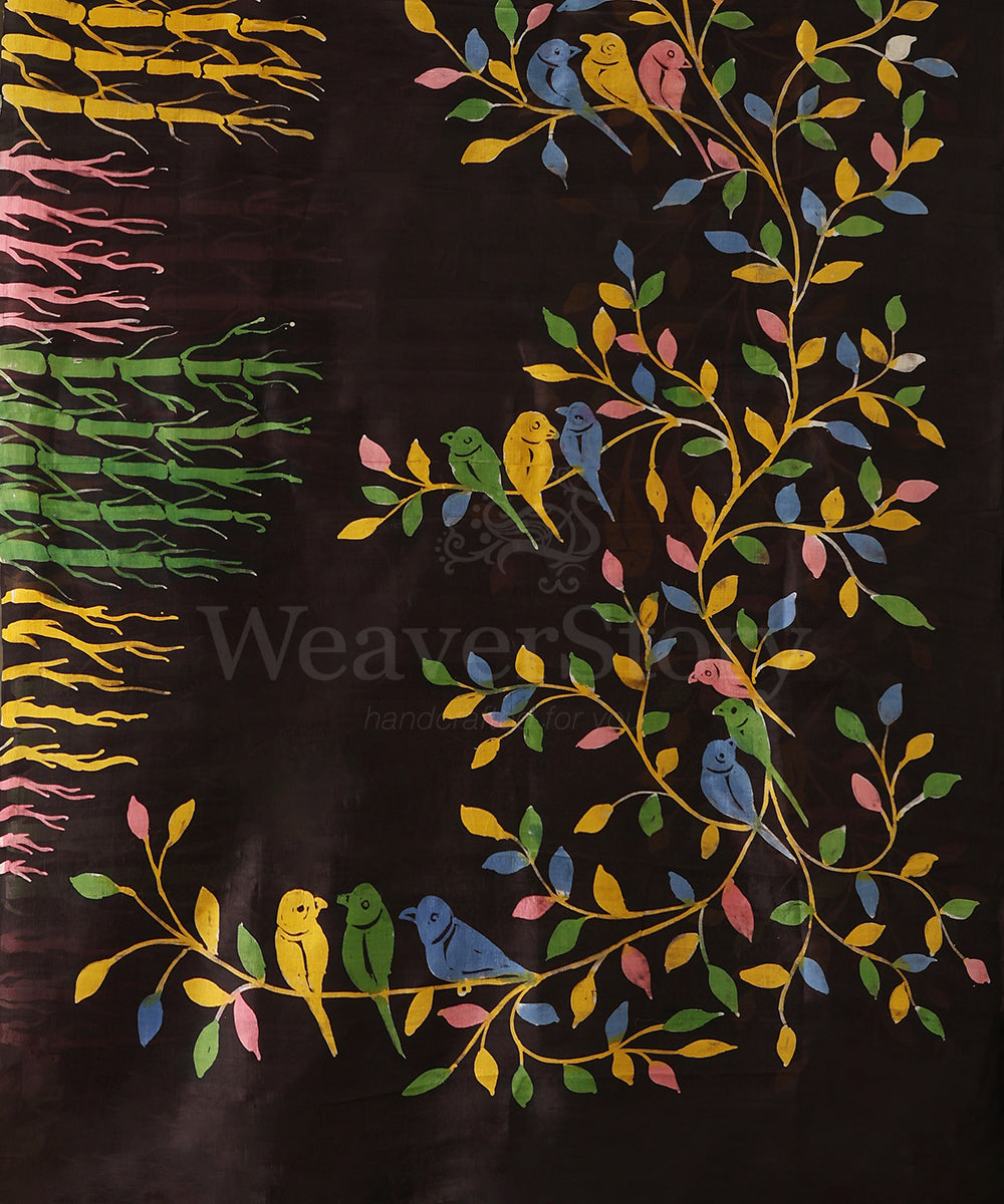 Handloom_Black_And_Multicolor_Hand_Batik_Mulberry_Silk_Saree_With_Small_Brids_On_Palla_WeaverStory_05