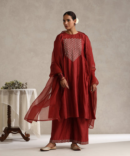 Maroon_Hand_Embroidered_Pure_Chanderi_Gota_Patti_Kurta_Set_With_Organza_Dupatta_WeaverStory_01