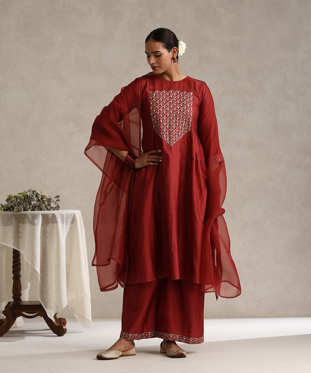 Maroon_Hand_Embroidered_Pure_Chanderi_Gota_Patti_Kurta_Set_With_Organza_Dupatta_WeaverStory_03