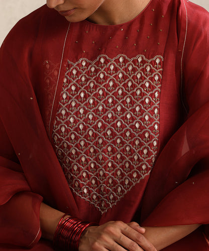 Maroon_Hand_Embroidered_Pure_Chanderi_Gota_Patti_Kurta_Set_With_Organza_Dupatta_WeaverStory_06