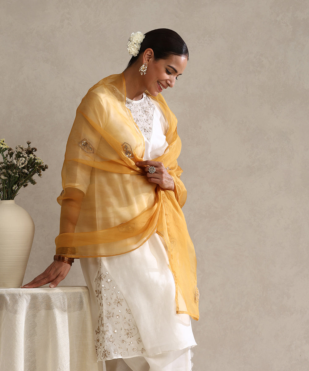 Offwhite_Hand_Emboidered_Gota_Patti_Kurta_With_Tulip_Pants_And_Organza_Dupatta_WeaverStory_02