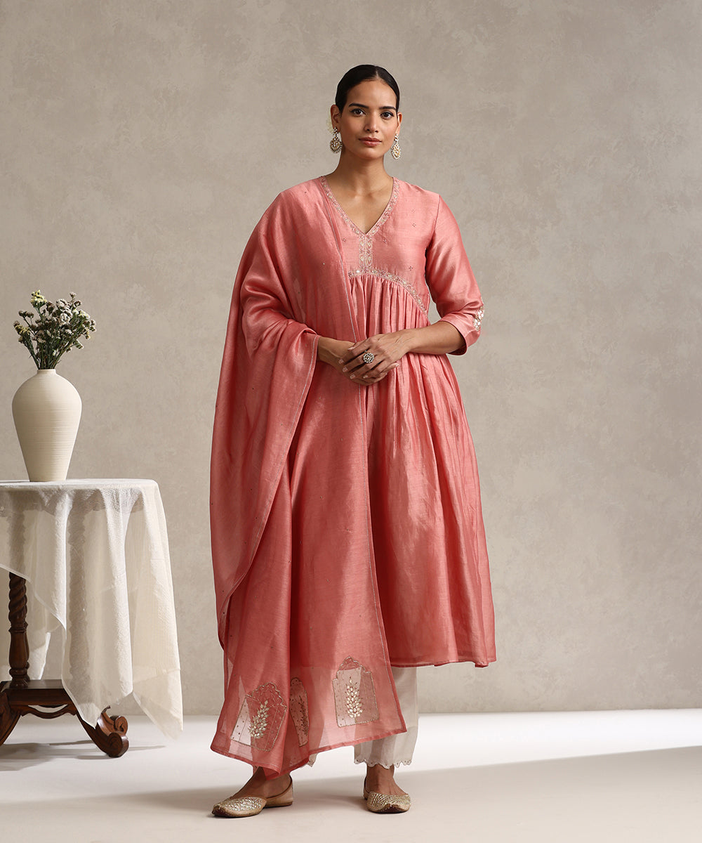 Peach_Hand_Emboirdered_Gota_Patti_Gatthere_Kurta_Set_WeaverStory_01