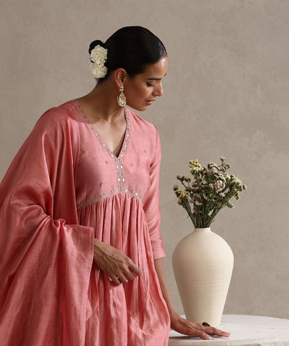 Peach_Hand_Emboirdered_Gota_Patti_Gatthere_Kurta_Set_WeaverStory_02