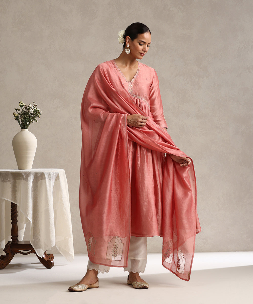 Peach_Hand_Emboirdered_Gota_Patti_Gatthere_Kurta_Set_WeaverStory_03