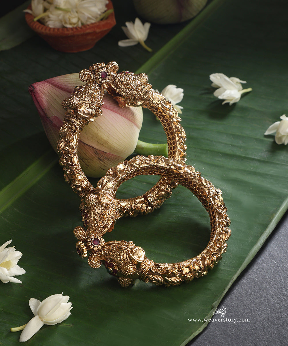 Nausheen_Handcrafted_Gold_Plated_Alloy_Bangles_Set_WeaverStory_01