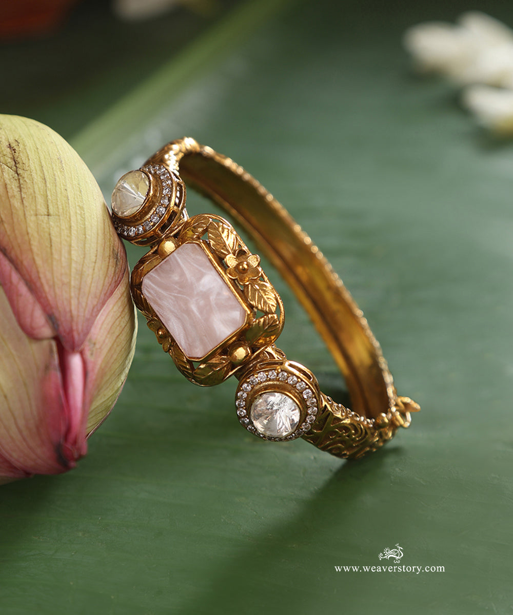 Sambul_Handcrafted_Gold_Plated_Alloy_Bangle_WeaverStory_01