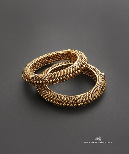 Sareeshta Handcrafted Gold Plated Alloy Bangles Set