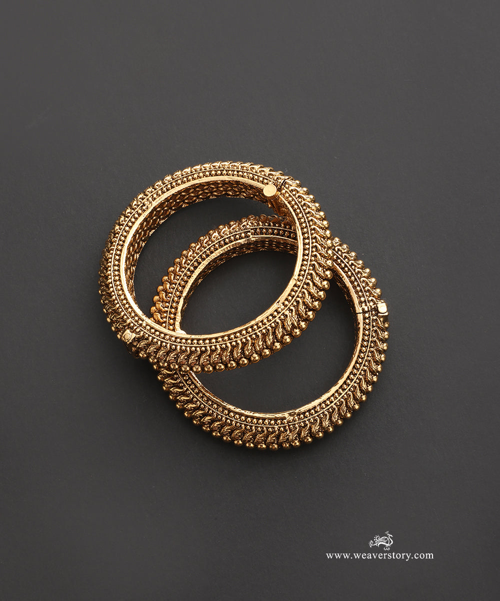 Sareeshta Handcrafted Gold Plated Alloy Bangles Set