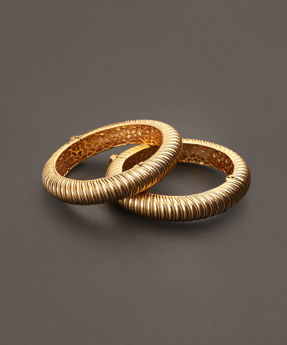 Myra_Handcrafted_Alloy_Gold_Plated_Bangles_WeaverStory_03