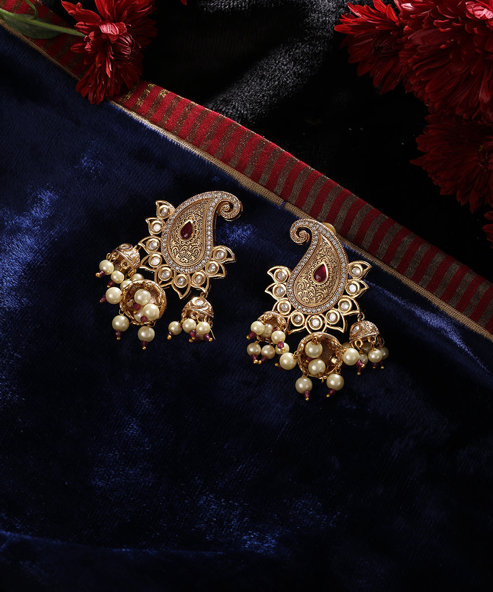 Zariya_Handcrafted_Paisley_Motif_Alloy_Gold_Plated_Earrings_With_Semi_Precious_Stones_And_Pearls_WeaverStory_01