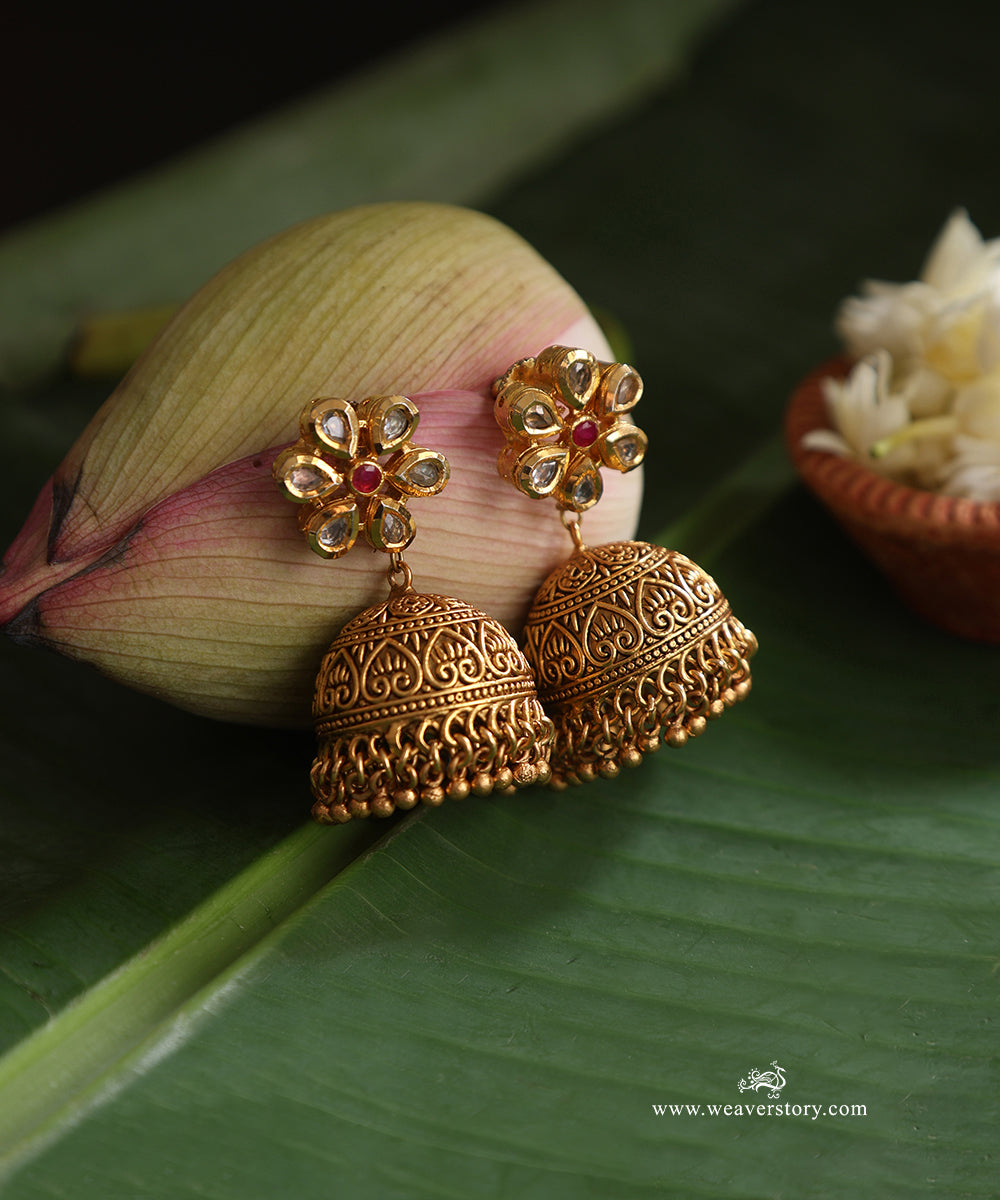 Akshi_Handcrafted_Gold_Plated_Alloy_Earrings_WeaverStory_01