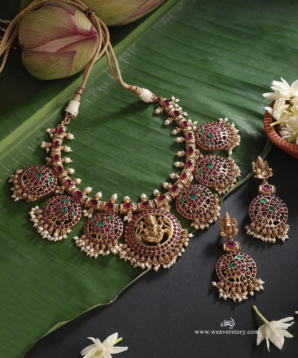 Suhana_Handcrafted_Alloy_Necklace_Set_With_Gold_Plating_WeaverStory_01