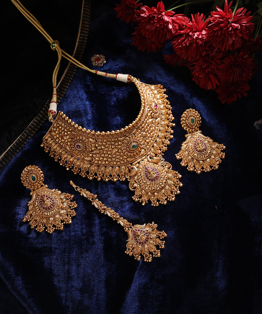 Katayoun_Handcrafted_Alloy_Gold_Plated_Collar_Necklace_Set_With_Semi_Precious_Stones_WeaverStory_01