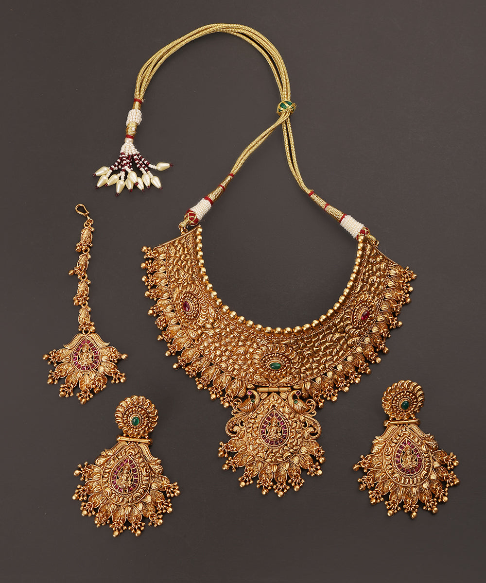 Katayoun_Handcrafted_Alloy_Gold_Plated_Collar_Necklace_Set_With_Semi_Precious_Stones_WeaverStory_02