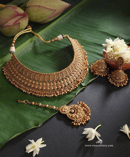 Parveen_Handcrafted_Alloy_Necklace_Set_With_Earrings_And_Teeka_With_Gold_Plating_WeaverStory_01