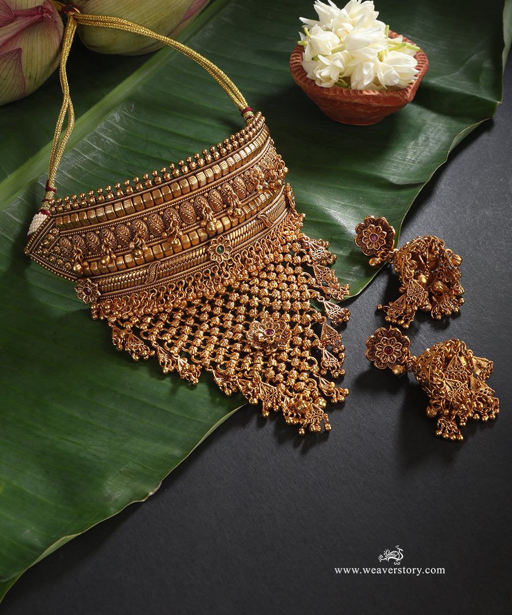 Ameera_Handcrafted_Alloy_Necklace_Set_With_Gold_Plating_WeaverStory_01