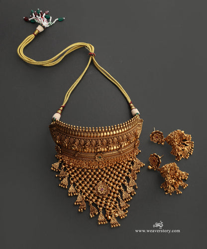 Ameera_Handcrafted_Alloy_Necklace_Set_With_Gold_Plating_WeaverStory_02
