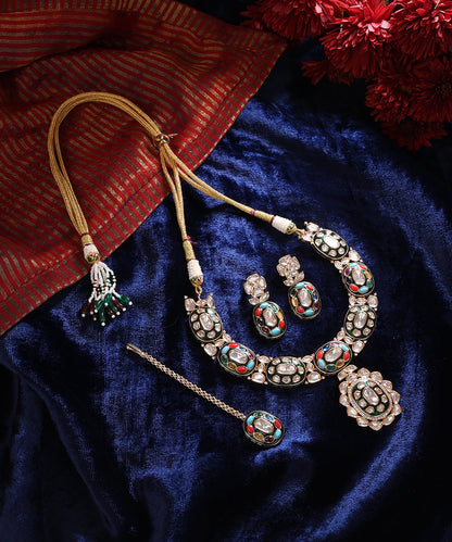 Parvin_Handcrafted_Alloy_Gold_Plated_Choker_Necklace_Set_With_Colourful_Semi_Pecious_Stones_And_Maangtika_WeaverStory_01