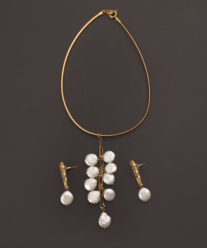 Haniya_Handcrafted_Alloy_Gold_Plated_Necklace_Set_With_Pearls_WeaverStory_02