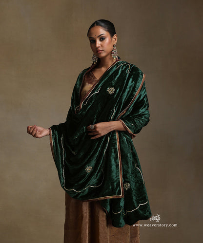 Bottle_Green_Hand_Embroidered_Silk_Velvet_Doshala_With_Contrast_Chanderi_Tissue_Border_WeaverStory_01