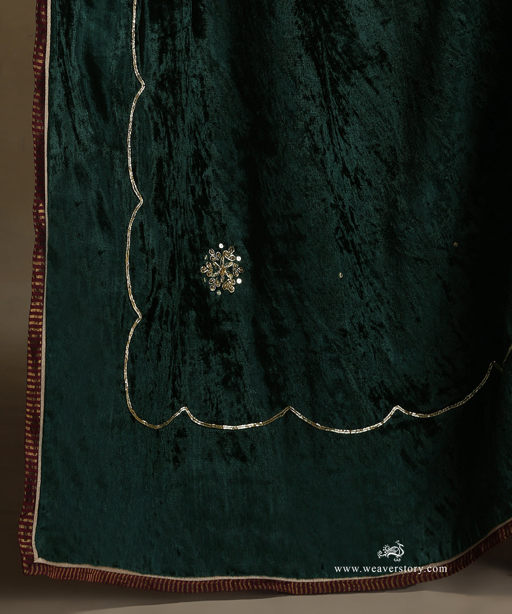 Bottle_Green_Hand_Embroidered_Silk_Velvet_Doshala_With_Contrast_Chanderi_Tissue_Border_WeaverStory_04