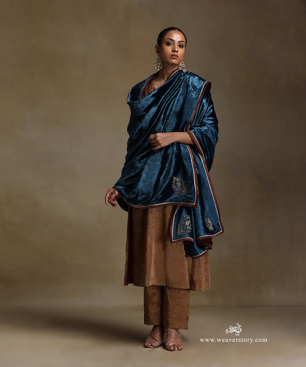 Teal_Hand_Embroidered_Silk_Velvet_Doshala_With_Contrast_Chanderi_Tissue_Border_WeaverStory_01