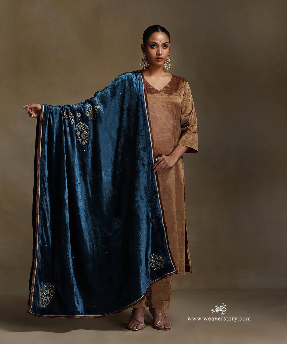 Teal_Hand_Embroidered_Silk_Velvet_Doshala_With_Contrast_Chanderi_Tissue_Border_WeaverStory_02