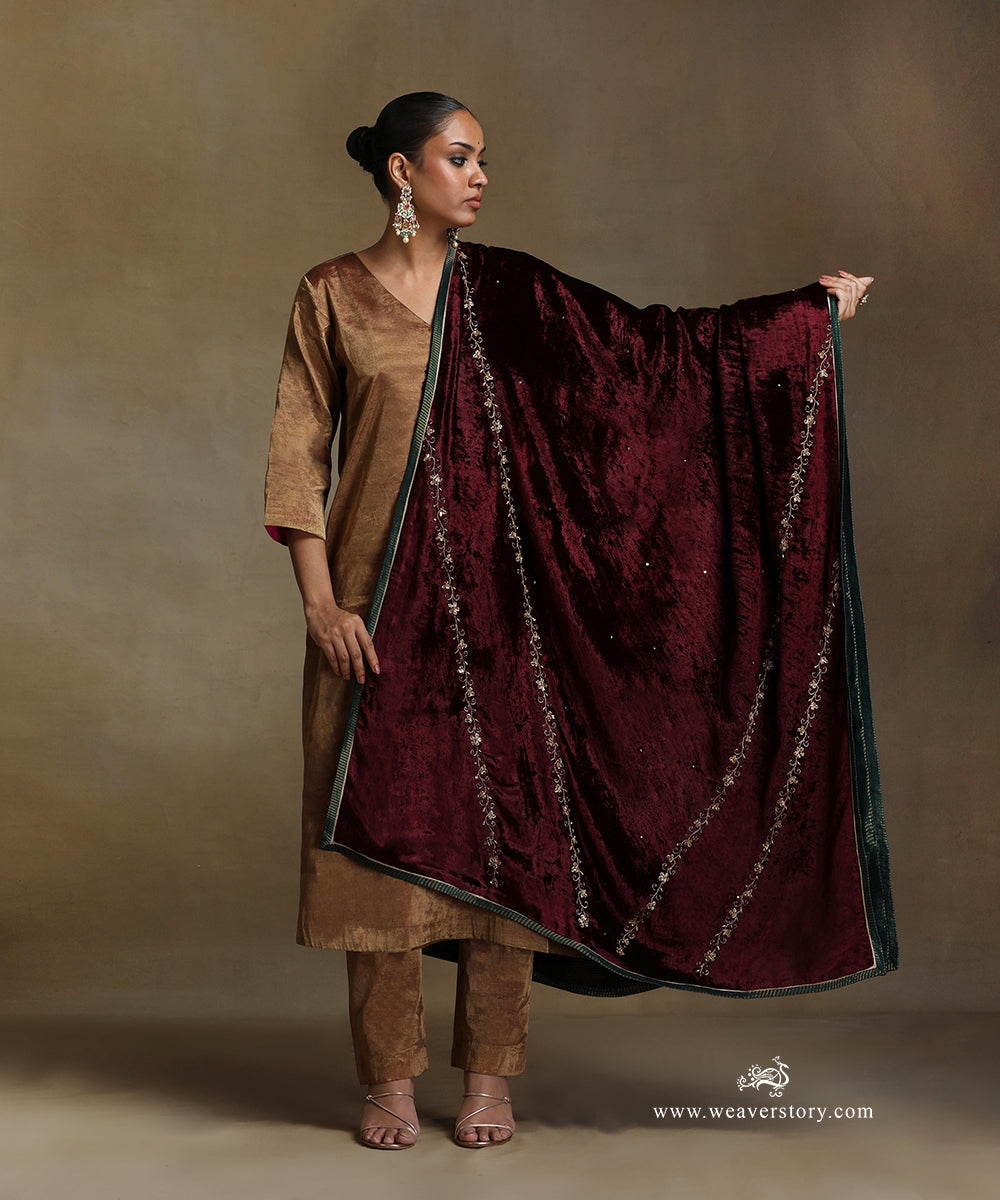 Wine_Hand_Embroidered_Silk_Velvet_Doshala_With_Contrast_Chanderi_Tissue_Border_WeaverStory_02