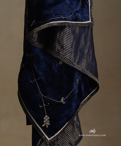 Blue_Hand_Embroidered_Silk_Velvet_Doshala_With_Contrast_Chanderi_Tissue_Border_WeaverStory_05