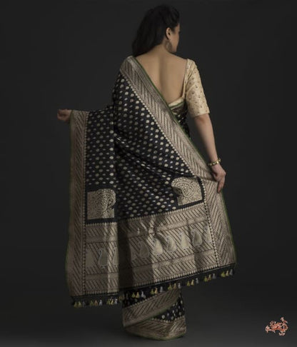 Handwoven_kadhwa_banarasi_jangla_with_green_selvedge_WeaverStory_03