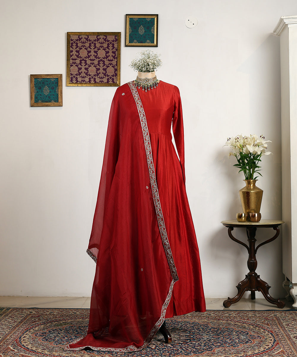 Handloom_Red_Pure_Silk_Dupatta_With_Zardozi_Border_WeaverStory_01