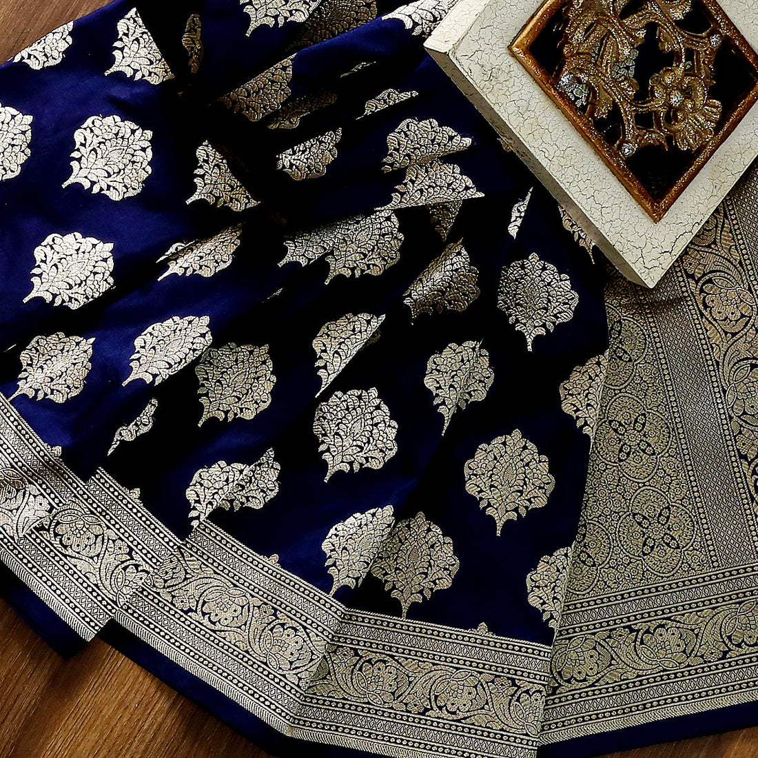 Navy_Blue_Silk_Dupatta,_with_Leaf_Motif_and_Floral_Border_WeaverStory_01