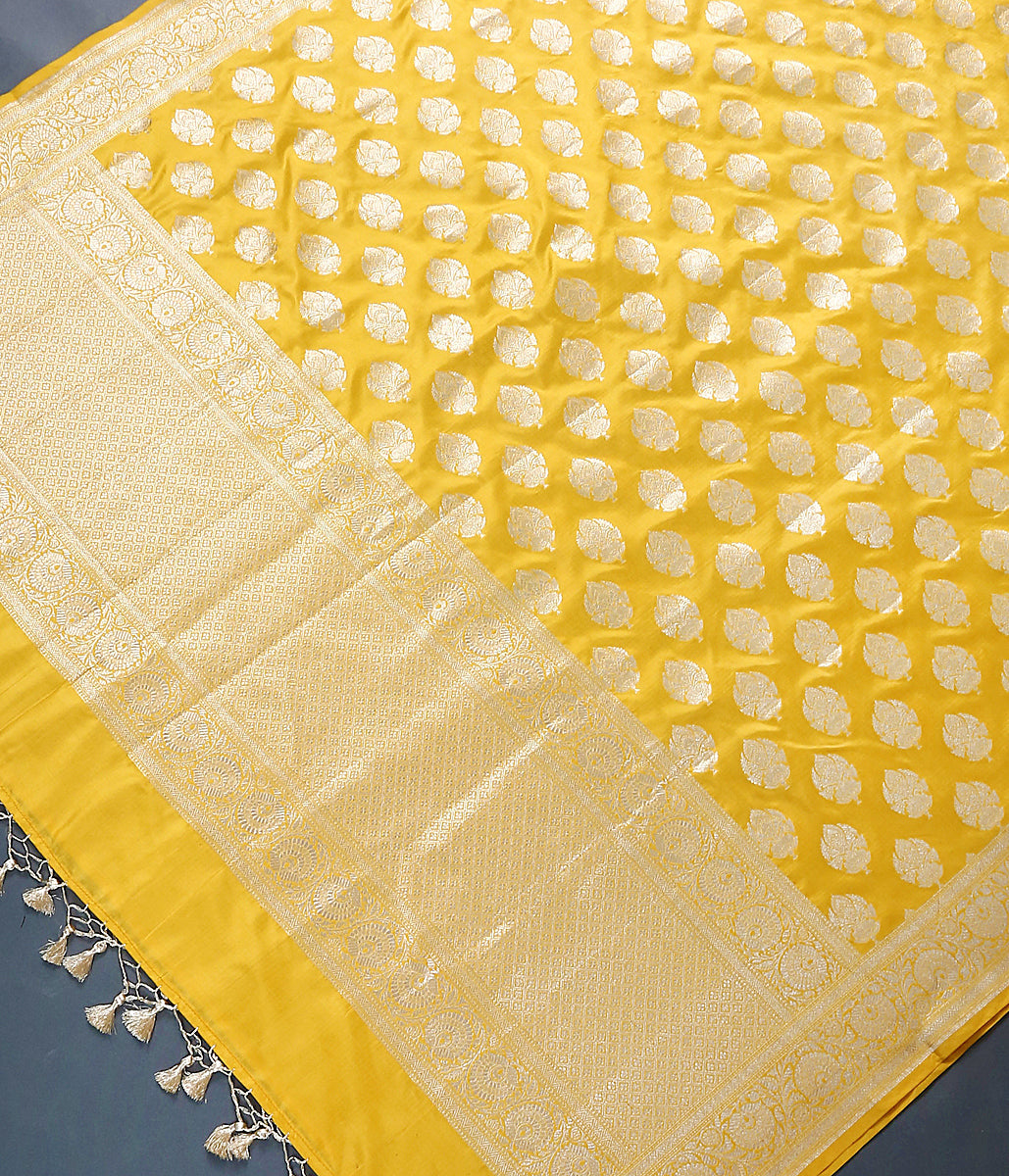 Yellow_Katan_Silk_Dupatta,_with_traditional_motifs_WeaverStory_05