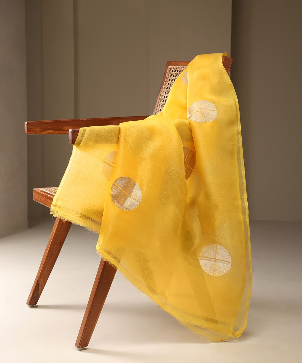 Mango_Yellow_Handloom_Pure_Kora_Silk_Banarasi_Dupatta_With_Zari_Booti_WeaverStory_01