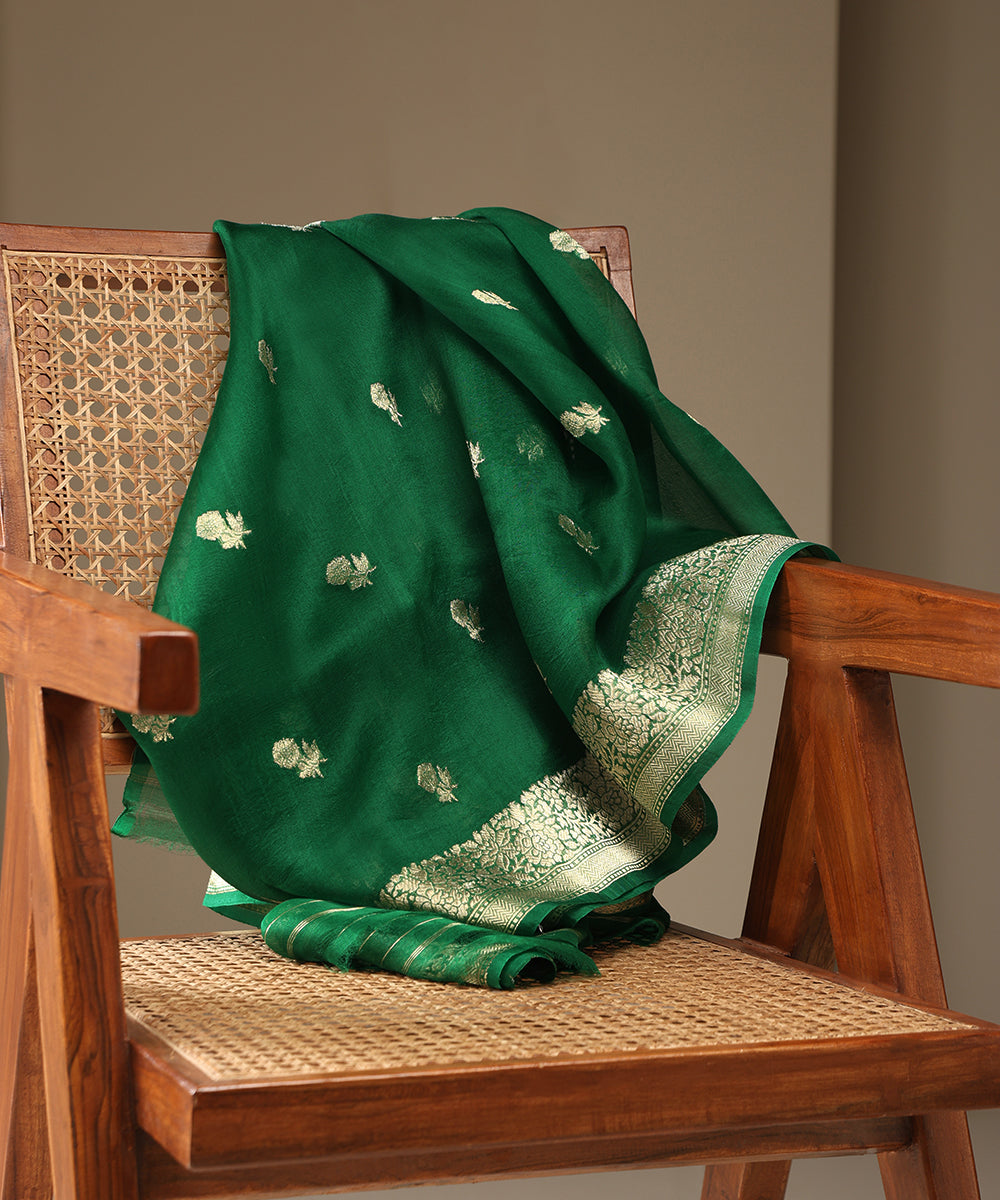 Handloom_Emrerald_Green_Pure_Kora_Silk_Banarasi_Dupatta_With_Floral_Zari_Booti_WeaverStory_01
